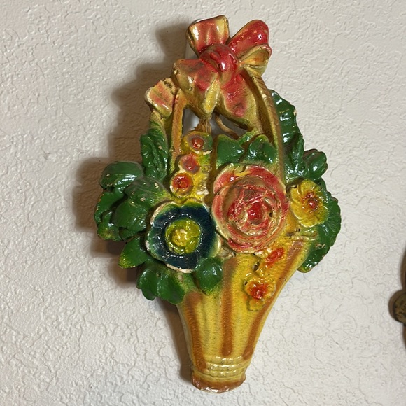 MCM Vintage Chalk-ware Floral Basket Trio Shades of Brown, Yellow, Red, Green - Picture 3 of 8